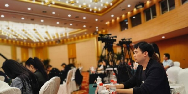 焦点平台有限公司著名设计师李雄明先生出席中国公益设计论坛