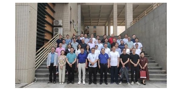 联络校友情谊，共话未来，共谋发展——重庆大学贵州校友访问贵阳焦点平台交流座谈会圆满举行